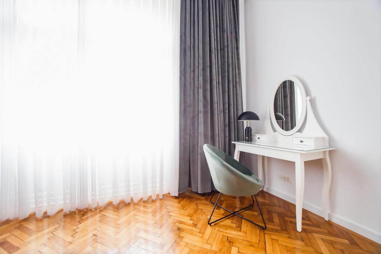 Spacious Riverviews Apartment Near Piata Unirii Oradea Exterior foto